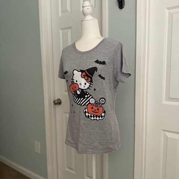 Witch Hello Kitty Halloween Tee Grey Size: Medium - Picture 3 of 6
